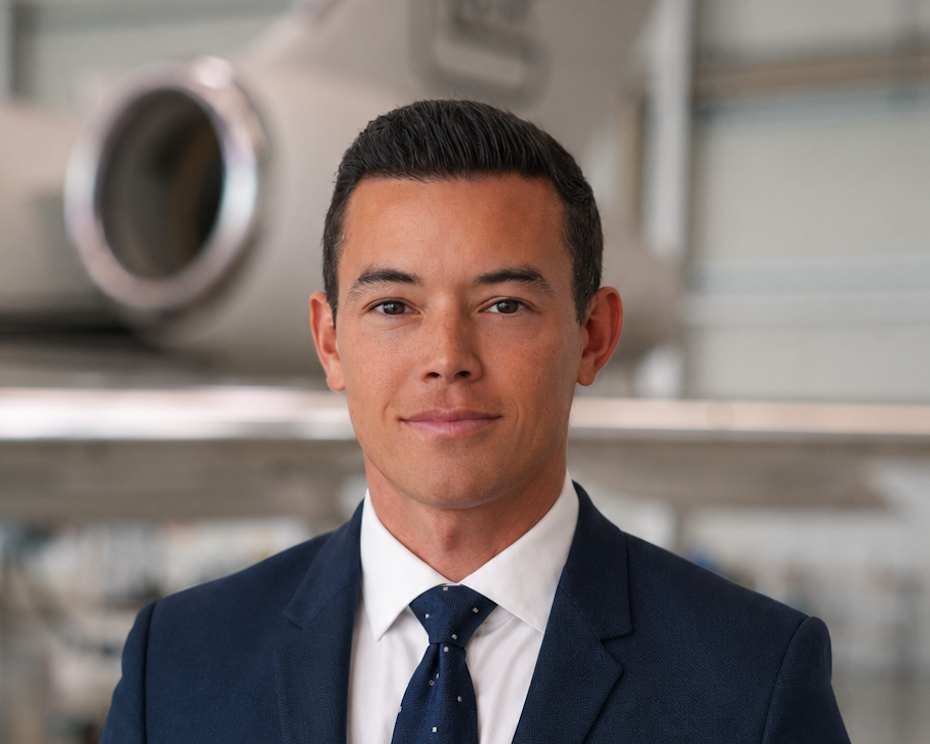 Gate 33 private aviation training and consulting — Nicolas Perot dos Santos, founder Gate 33 private aviation training and consulting — Nicolas Perot dos Santos, founder