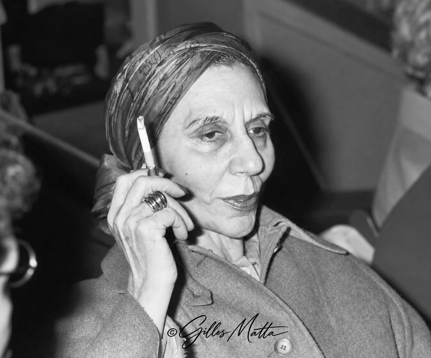 Alice Sapritch, cigarette et turban